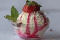 strawberry-cheese-ice-cream